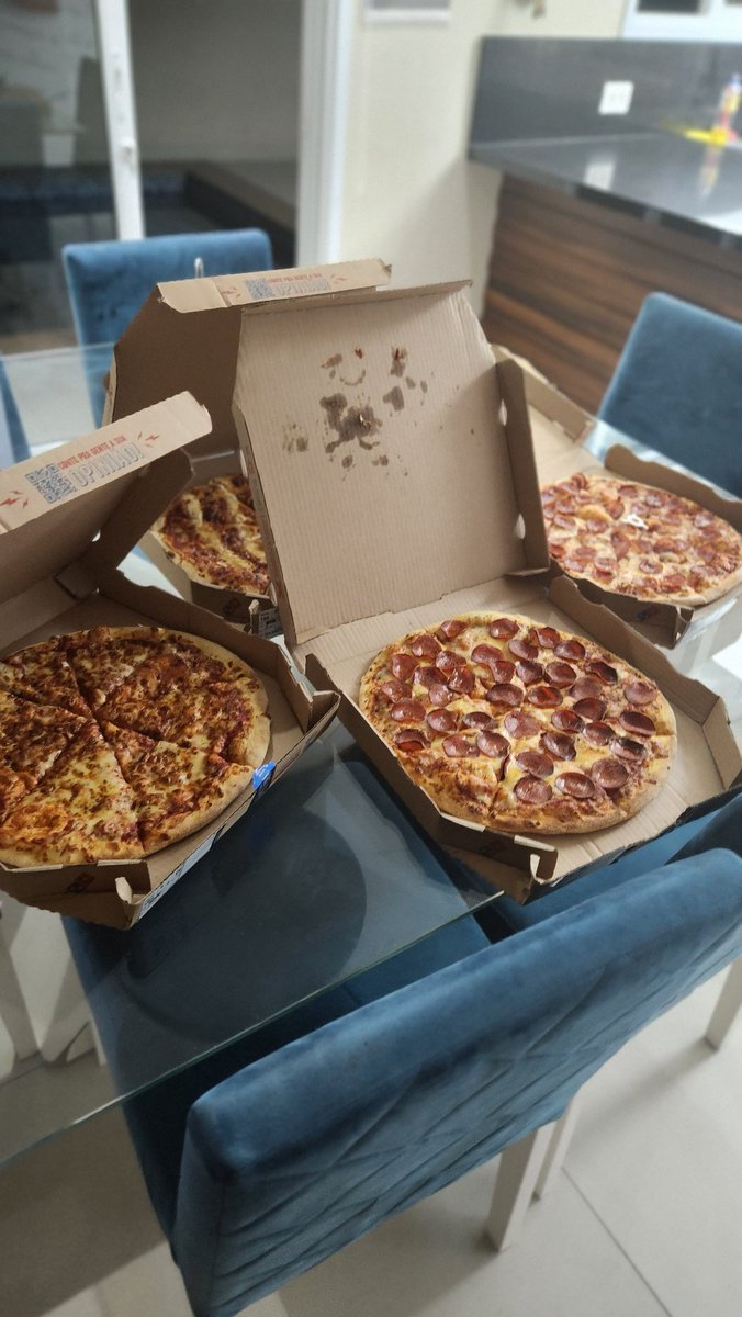 A <a href="/dominosbrasil/">Domino's Brasil</a> hoje foi na conta da <a href="/INTZ/">INTZ</a> KKKKKKK

<a href="/ATCdom/">ARCTIC ❄ dom</a> 🤝 <a href="/intzsimon/">INTZ Simon 🌴</a> 

Coisa boa 😋😋😋