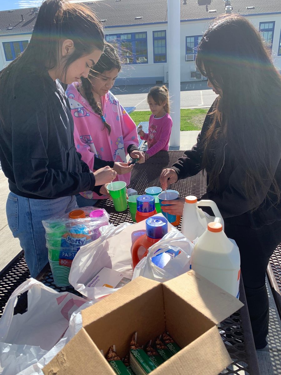 Check out our Santa Paula High School Mentor Program making slime together!

Learn more about our programs and how to become a Big at https://t.co/Z1usGCWITd

#BBSVC #BiggerTogether #Slime @BBBSA 