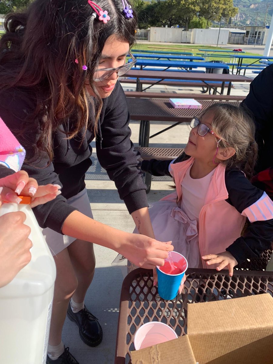 Check out our Santa Paula High School Mentor Program making slime together!

Learn more about our programs and how to become a Big at https://t.co/Z1usGCWITd

#BBSVC #BiggerTogether #Slime @BBBSA 