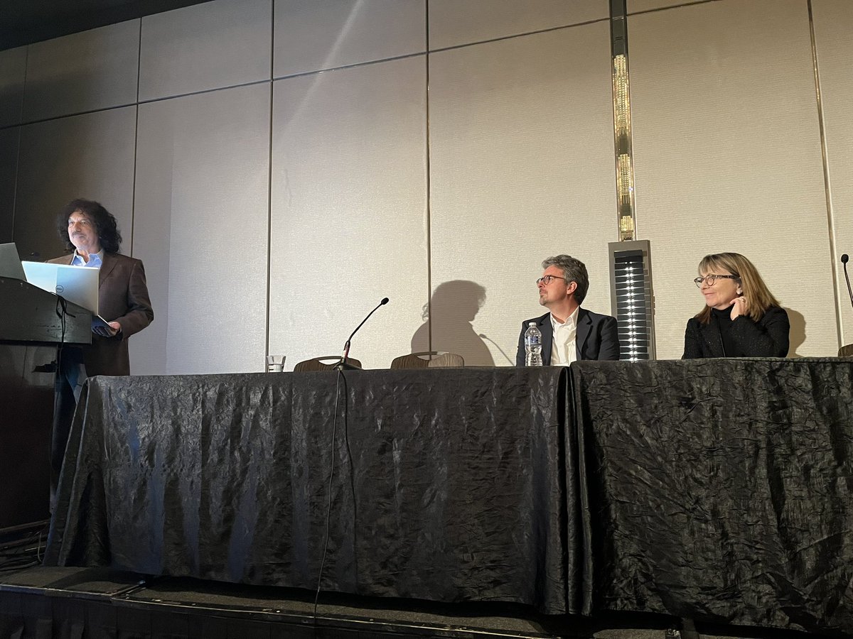 profelainefox's tweet image. Fantastic to be back at SAS in person ! TED style talks with Tobias Brosh &amp;amp; @LFeldmanBarrett about to start 😊#AffectScience2023