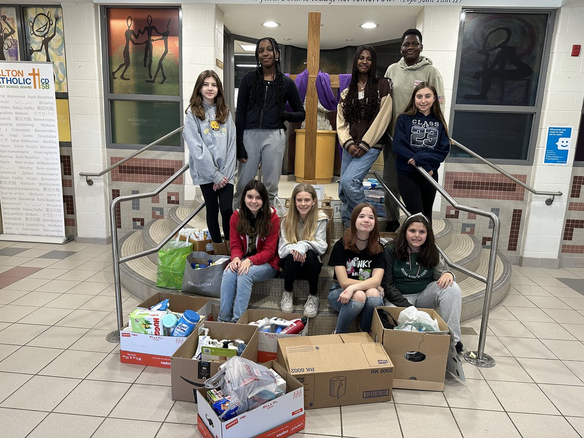 Thank you to our amazing ambassadors, students, staff, and families for all your support and generosity with our Lenten initiative. The items donated will be of wonderful help to others.❤️ @SJPIIOakville @VickiCocco @MsGuzman11  #Lent2023