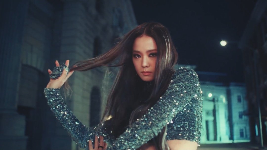 portalblackpink's tweet photo. É ELAAAAA! #ME da #JISOO ultrapassou 1,31 milhões de cópias na pré-venda.

"Ela está estabelecendo um novo recorde. Ultrapassando 1,31 milhão de cópias no dia 30, sinalizando que será a primeira artista solo feminina de Kpop a se tornar million seller."

https://t.co/OfaOhu0pwi https://t.co/Q6Fnj4ZScR