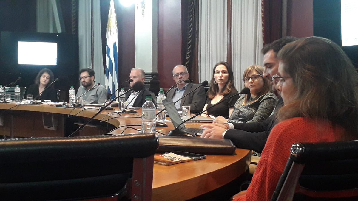 medicinalegal's tweet photo. Seminario de cierre del proyecto de extensión y DDHH sobre la muerte en el sistema penitenciario.
Ana Vigna, Natalia Bazán y Malbina Revetria presentaron los resultados.
Santiago Sosa, Luis Mendoza, Juan González Rossi y Paula Barquet fueron los comentaristas.
Agr https://t.co/PfYkIPR1ew