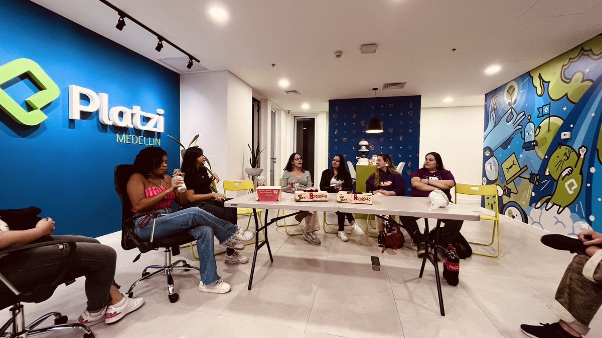 pionerasdev's tweet image. ¡Una noche emocionante en la oficina de @Platzi! Gracias @analasalazar por esta oportunidad. 🧡

Estamos muchas comunidades increíbles aquí para compartir conocimientos e inspirarse mutuamente. 

Unidas para conmemorar #IWD @WTMmed #WTMDareToBe