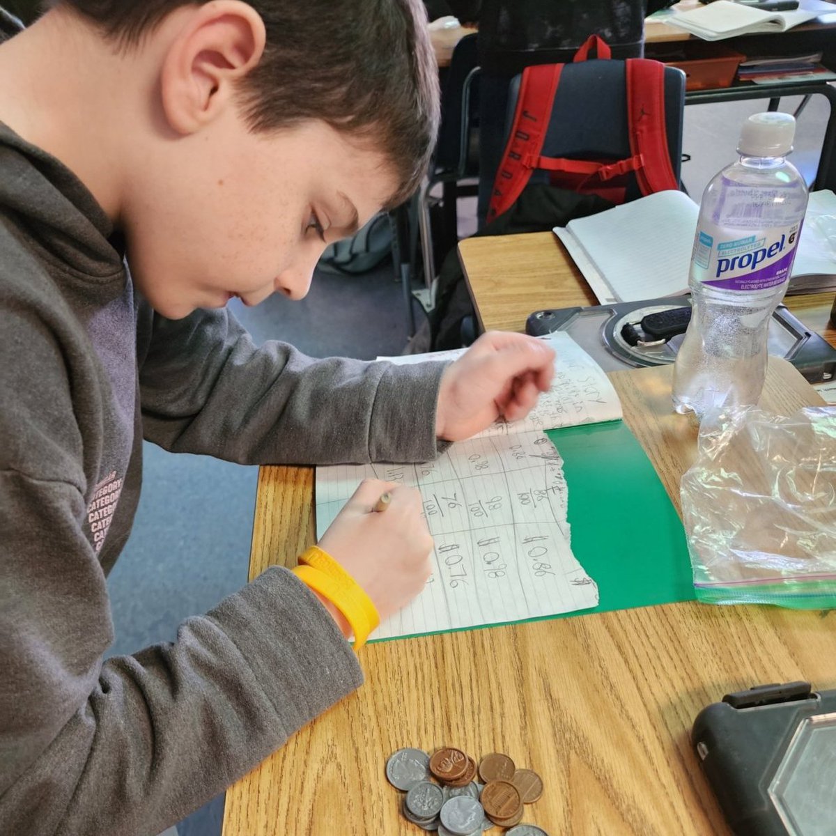 CRA at it's finest!  Mrs. Irons' 4th graders use base 10 blocks and money to write fractions and decimals. #bravesspotlight #teachertwitter #CRA