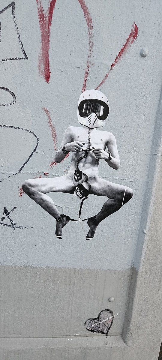 NonXeroSum's tweet photo. Found in the wild street art https://t.co/yAe0Pn33Ze
