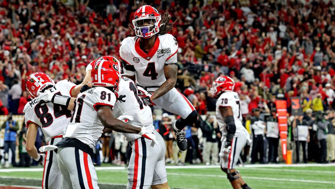 After a great talk with The University of Georgia I am blessed to have an offer From Uga @GeorgiaFootball @UGAAthletics @KirbySmartUGA @CoachSchuUGA @CoachYeah #Bulldogs #Dawg @jacorynichols @justinallen_13