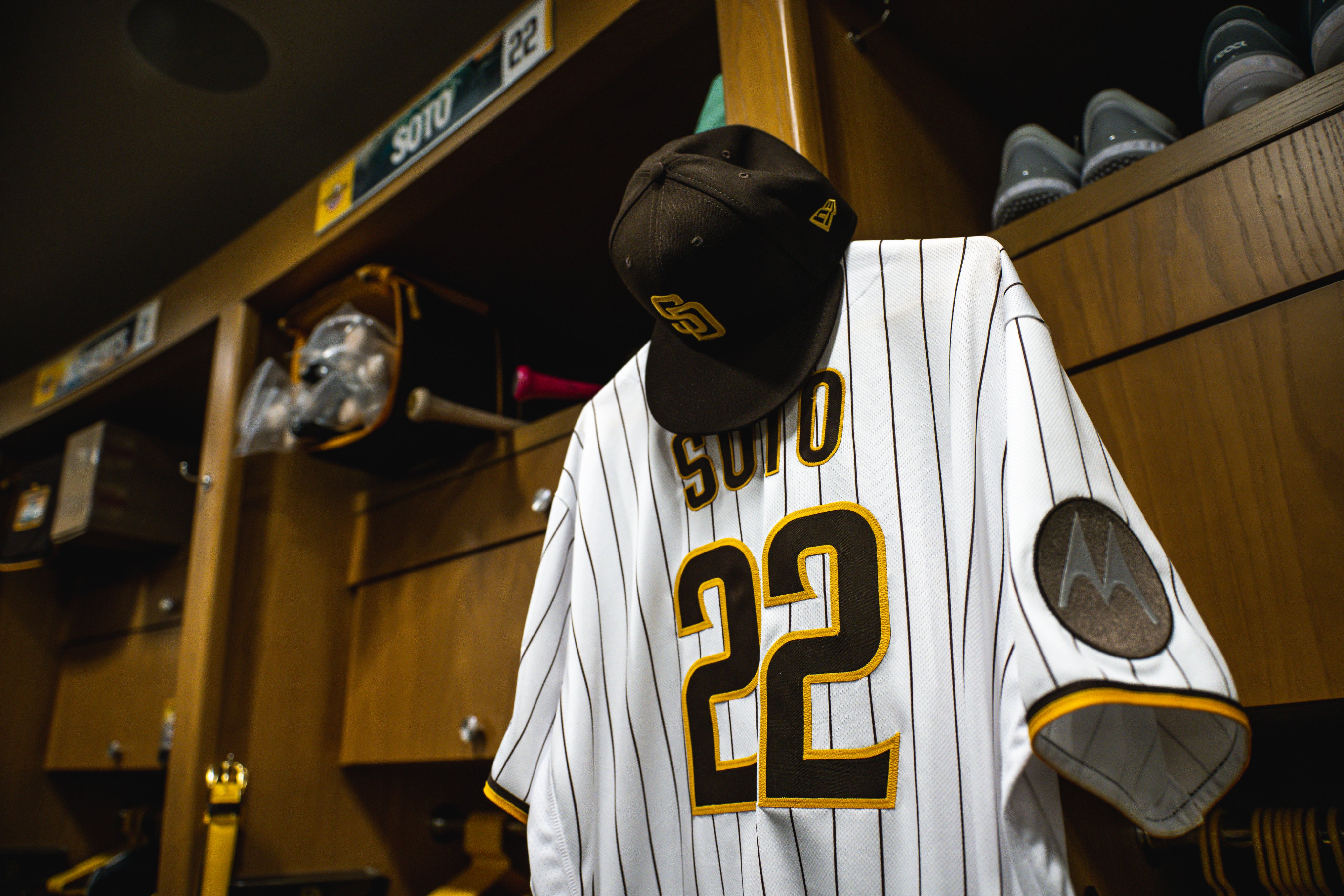 padres alternate jersey in game