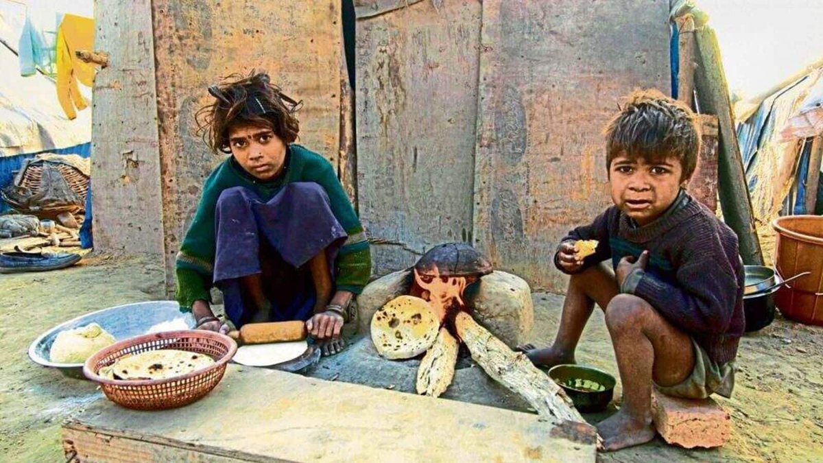 पढ़ा जाए या कमाया जाए,
ये दिमाग़ नहीं पेट तय करता है।