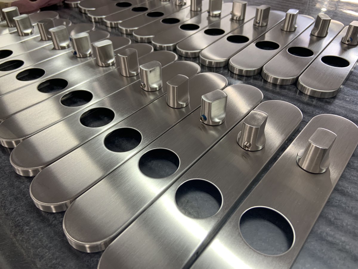 Yuki201522's tweet image. Common-size long plate handle with WC knob
#longplatehandle #doorhandle #hardwarefactory #Buildershardware