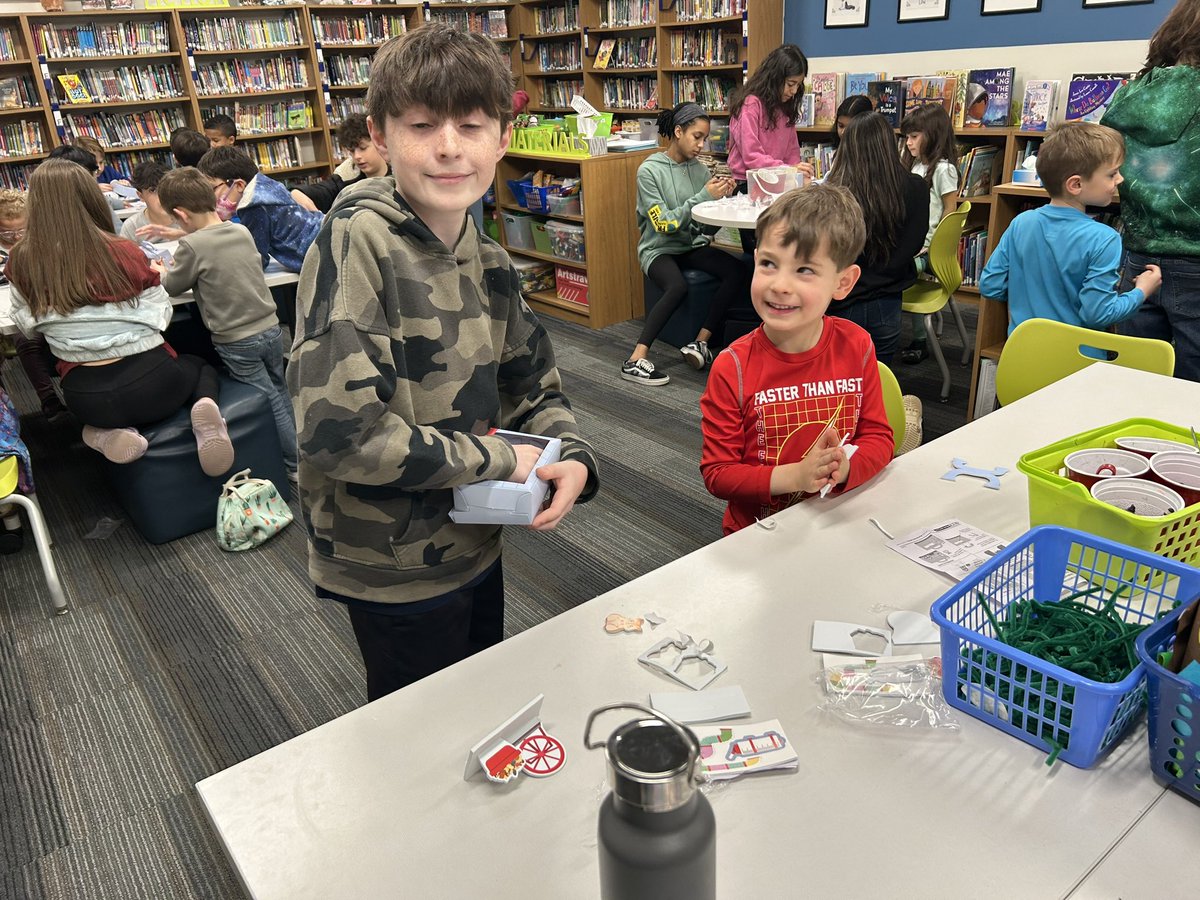 MrsFerrari2's tweet photo. Another fun activity with our 6th grade friends @Brook6thGrade https://t.co/dTk8OpfuuF