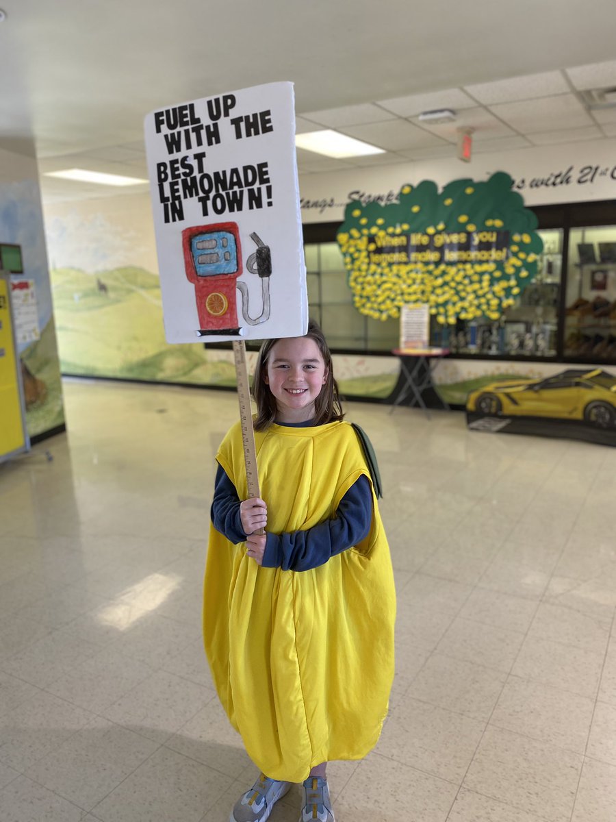 Mr_S_EES's tweet photo. Day 4 of our lemonade stand is in the books… Great job today to Ms. Poe’s class!

We have one more day to e-race Cancer! Our third graders are making a difference. 😊 👏🏼 https://t.co/TGhe07kVKg