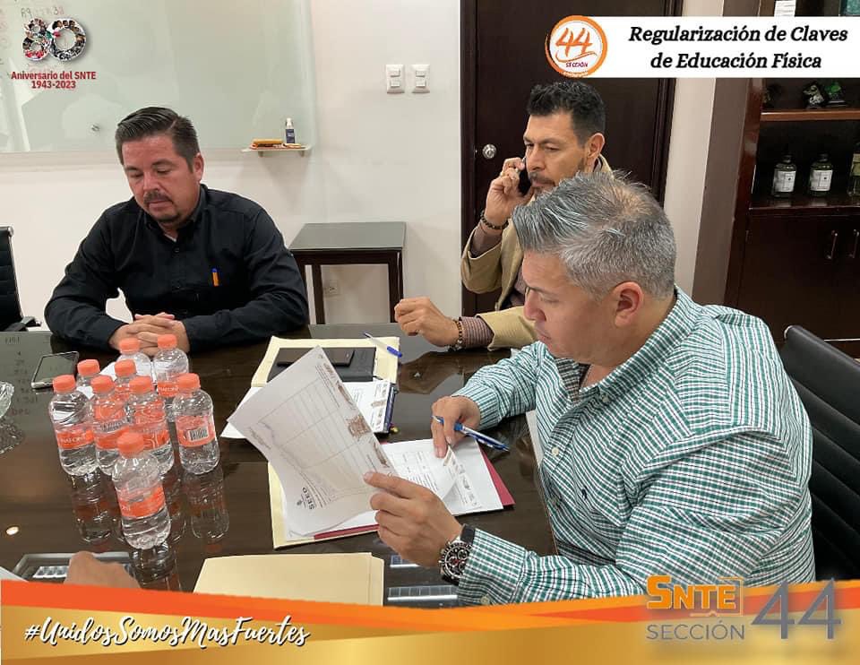 Seccion44SNTE's tweet photo. #SNTESeccion44🟠
#44Durango🦂
#UnidosSomosMasFuertes
Firma del sustento entre SEED-SNTE que dará inicio a la Regularización de Clave E0761 a E0763.
Consulta la nota completa en nuestra página web👉
https://t.co/Zb8vSDBpCO https://t.co/KoZfL2EpEk