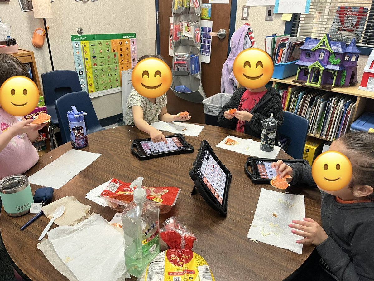 RashGCSLP's tweet photo. Pizza week has been a huge success! And peep 👀 those devices!!
#tesspeech #tigerstrong #tesleads #whatareweuptoinspeech https://t.co/uXCJlr3uEq