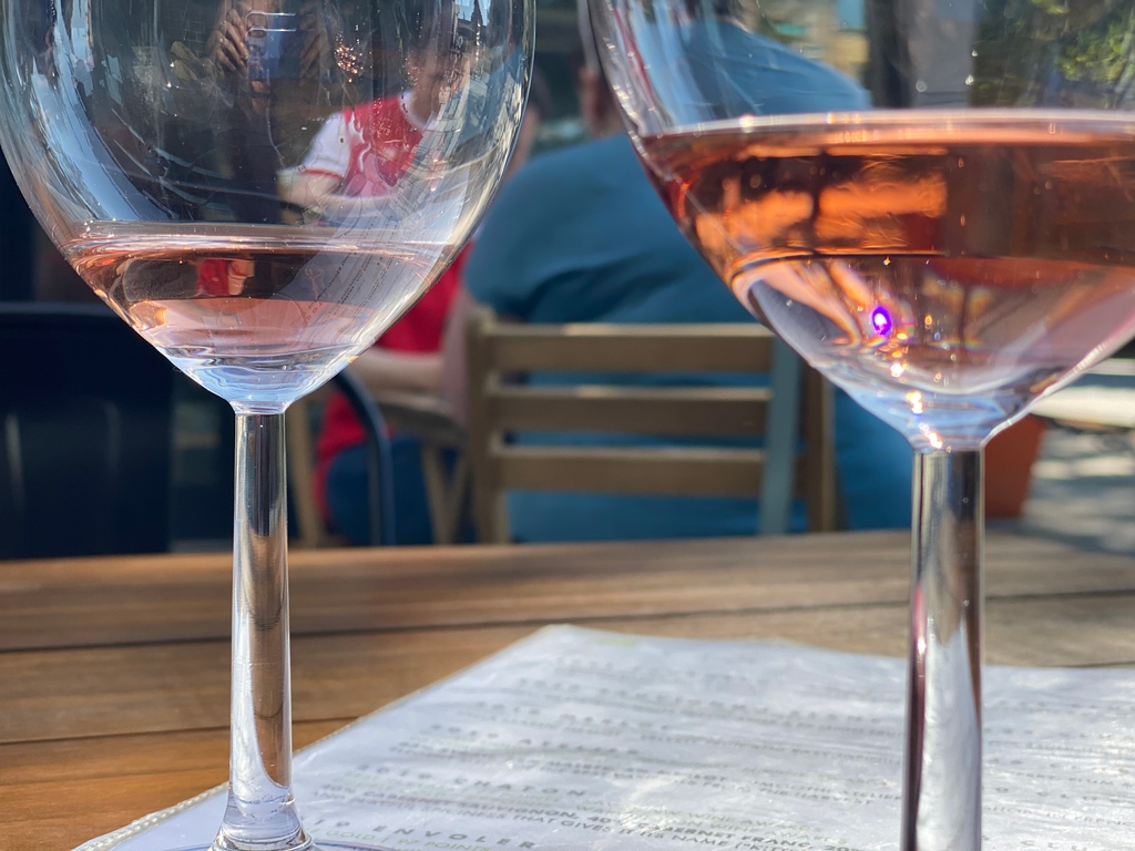 Who's ready for pink #wine season? 😎

#DrinkPink #YesWayRose