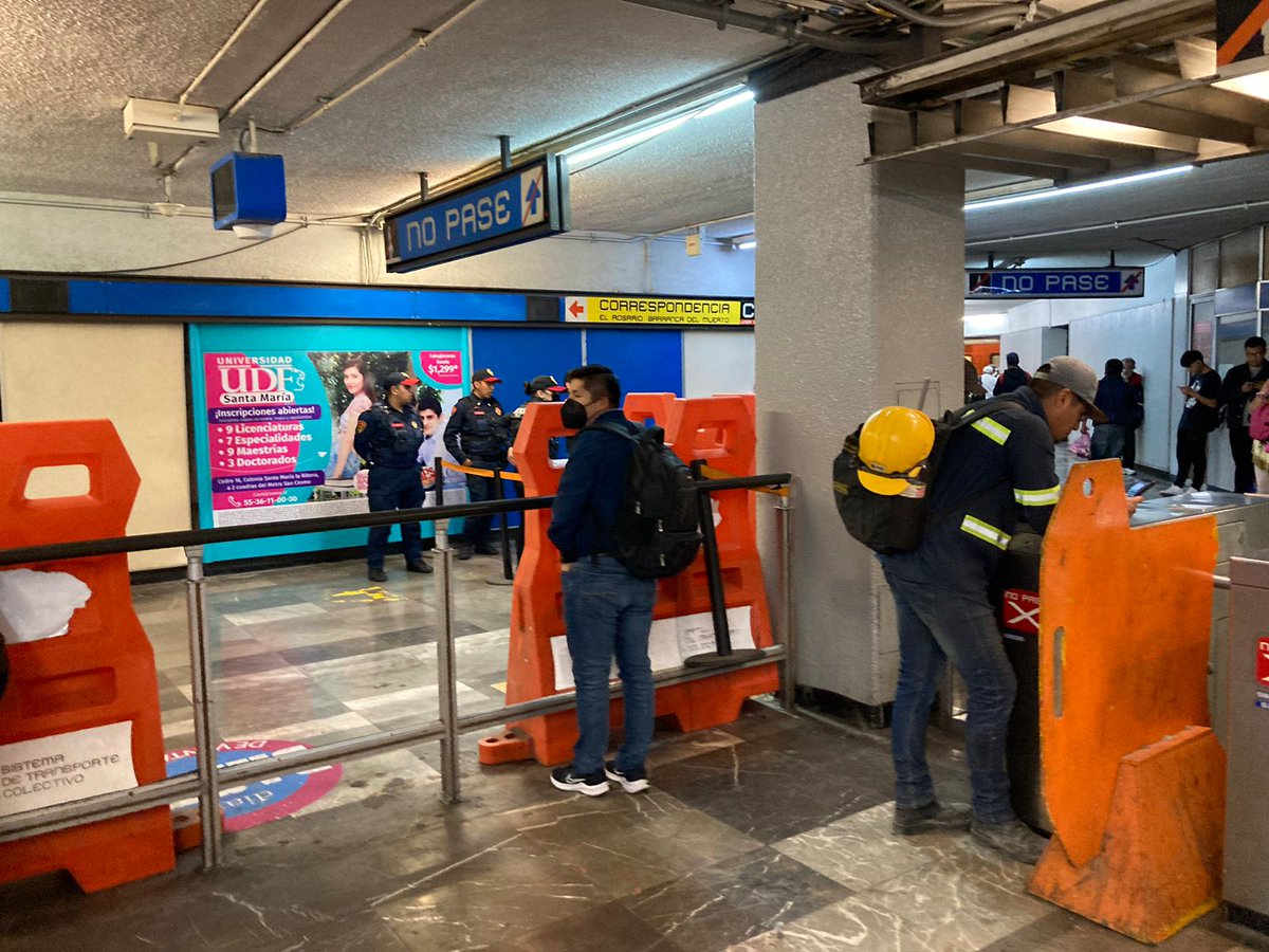 asilascosasWPM's tweet photo. #ReporteW
Reportan fallas en las Líneas 3 y 7 del @MetroCDMX.
📲Víctor Sandoval (@sandovalvictor), reportero en @WRADIOMexico con @EnriqueEnVivo https://t.co/QVMoaX2SJ1