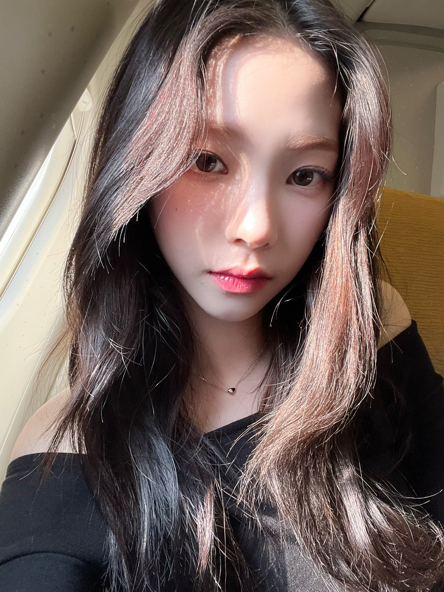 [230331] 8:29AM KST: ❤️ 

- +2 📸
- i’ll be back ✈️🌸
