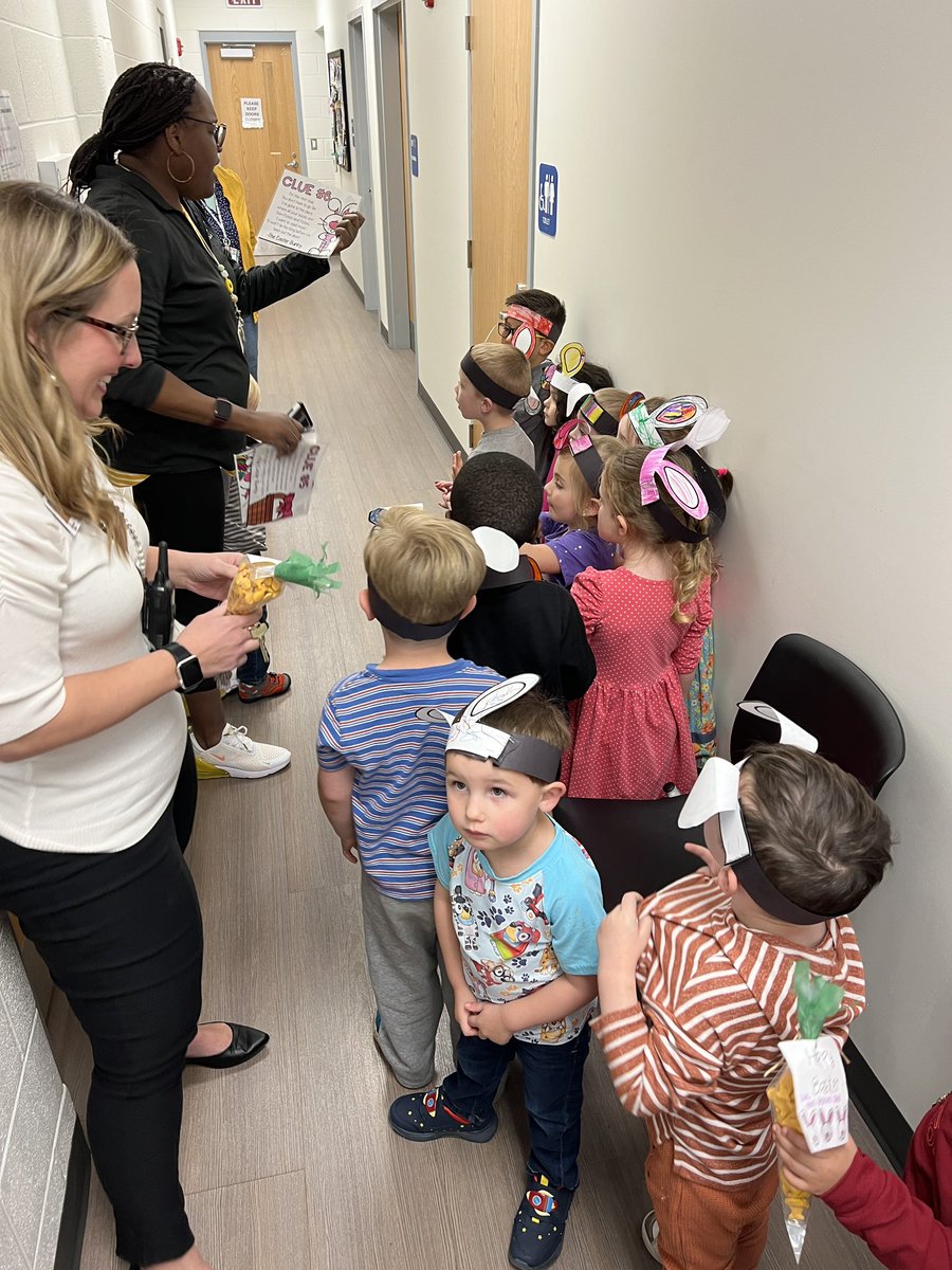 Vesselsprek's tweet photo. Bunny parade part 2 @MrsDarnell_CTE @MrsWillis_CTE https://t.co/Eqd30uOS4L