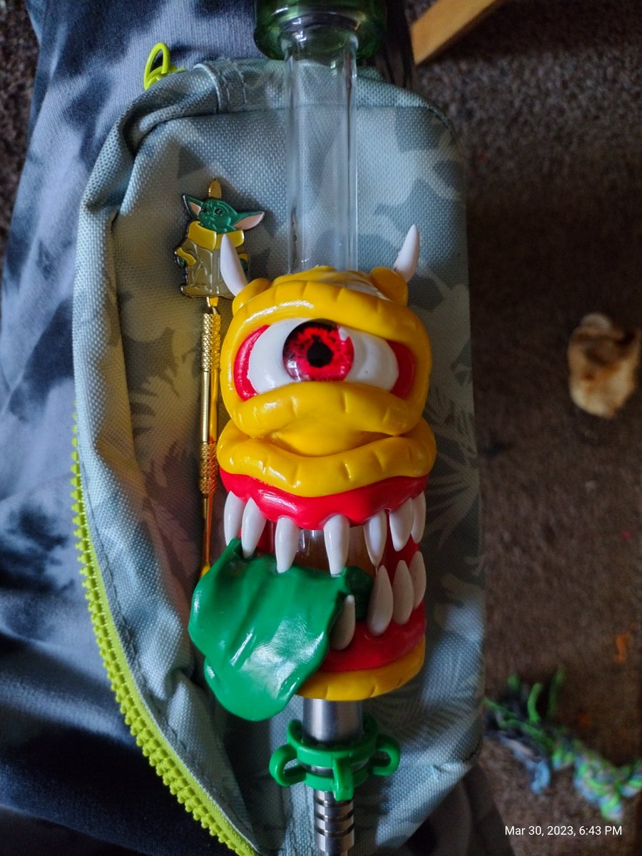 VelociTerror's tweet photo. @Subtronics Dude, the next time you come to Colorado, will you smoke with me out of this amazing piece I got today? It's You!! Even has space for you John Hancock on the back lol https://t.co/sMbBc3R7Sm