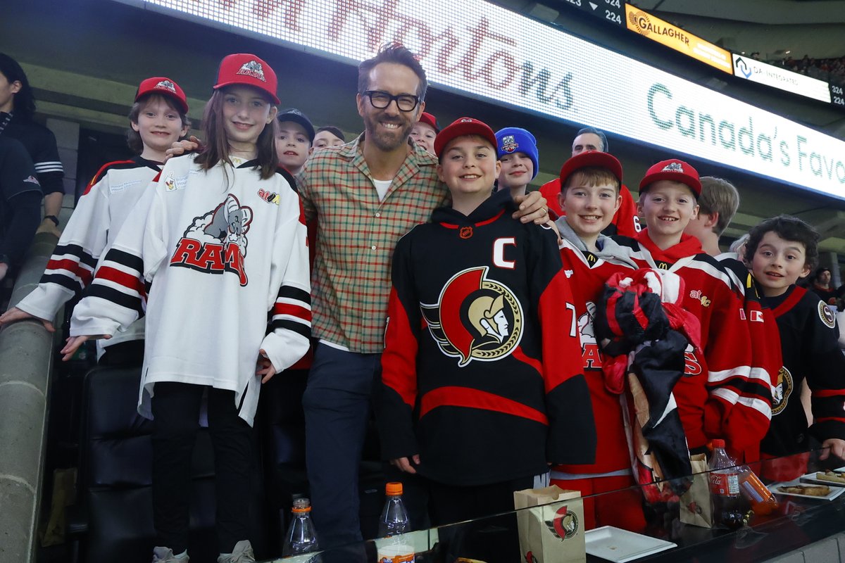 Actor Ryan Reynolds attending the #Ottawa #Senators game at the Canadian Tire Centre in Ottawa Thursday night. <a href="/OttawaCitizen/">Ottawa Citizen</a> #ottnews <a href="/VancityReynolds/">Ryan Reynolds</a> #Sens <a href="/ottawasenators/">ottawasenators</a> <a href="/SunGarrioch/">Bruce Garrioch</a> #ottsports