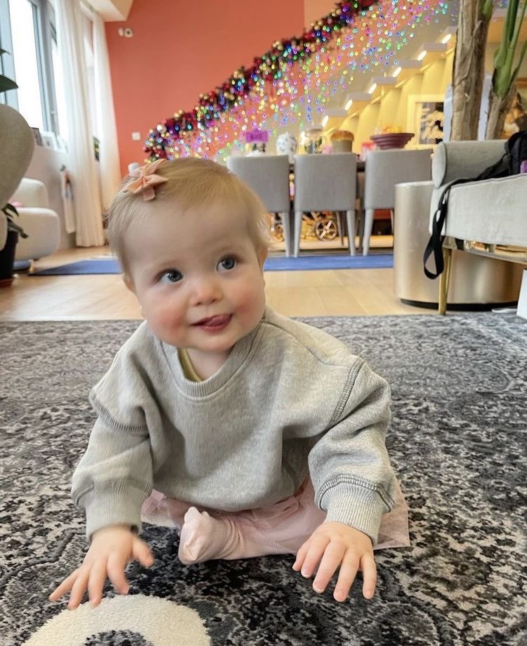 Amb e Jade quando a tia Europa chega: