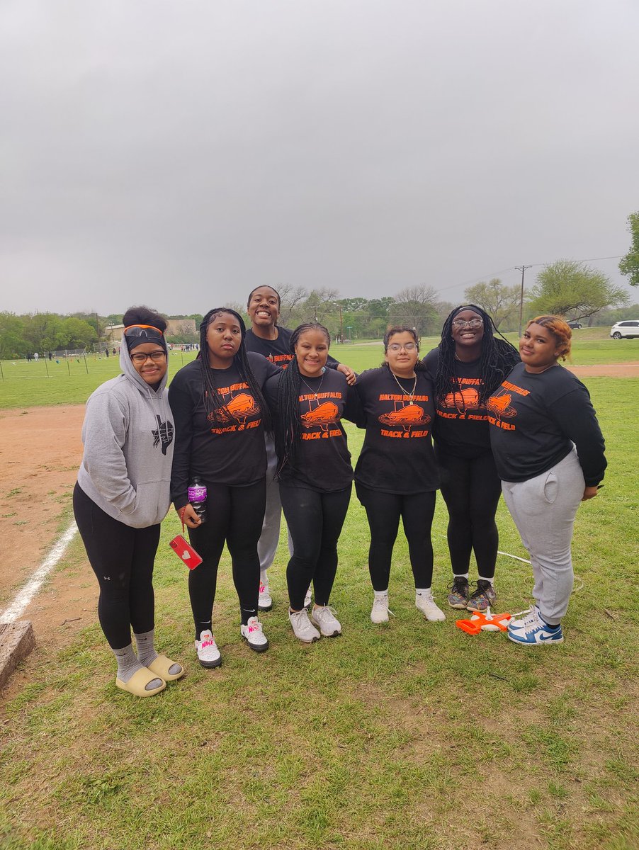 HHSCoachMac's tweet image. Great effort by our throwers today. Boys and Girls both had personal best and came to work.  #multisportathletes #Buffscompete #doitall @Coach_JWTucker @HHSBuffNation @TrackHaltom
