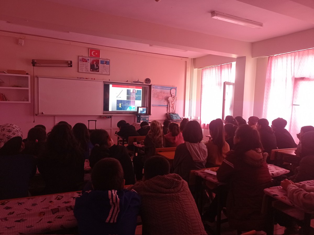 NurtenTuncc's tweet photo. Okulumuz @tepedicleortao  7. ve 8. Sınıf öğrencilerine @tubitak_tug  ve Temel Astronomi konularında bilgilendirme semineri veren Kıdemli Uzman Astronom Sayın @TugUluc  hocamıza çok teşekkür ederiz 🙏🏻
@Tubitak
@ProfHasanMandal
@Diyarbakirmem
@Murat4Kucukali 
@bismilmem
@dogan_azz https://t.co/ZJ8oxfkijv