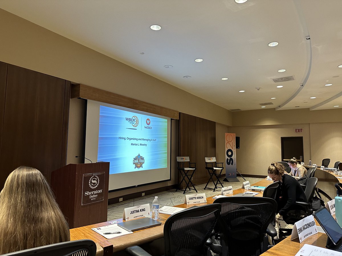 GoStonehill's tweet image. Day ☝️ in the books for @StonehillWBB fifth-year Emily Bramanti at the @WBCA1981 So You Want To Be A Coach workshop! She was even able to find some old friends from @TheNortheast10! 

#GoHill #WBCA23 #WFinalFour