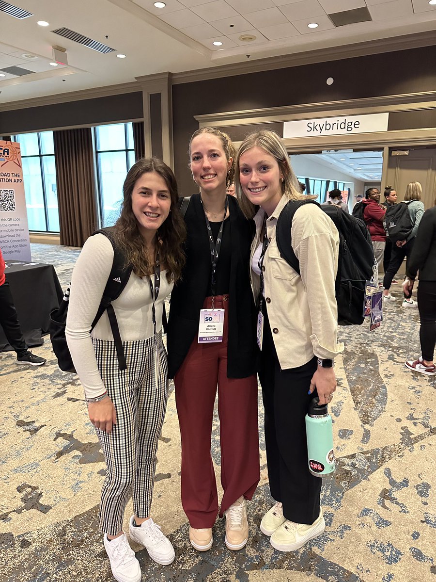 GoStonehill's tweet image. Day ☝️ in the books for @StonehillWBB fifth-year Emily Bramanti at the @WBCA1981 So You Want To Be A Coach workshop! She was even able to find some old friends from @TheNortheast10! 

#GoHill #WBCA23 #WFinalFour