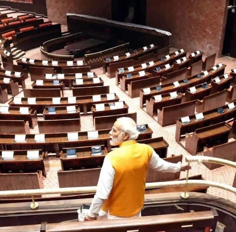 Shubhamkichha's tweet photo. लोकतंत्र के मंदिर में देश के प्रधान सेवक।
माननीय प्रधानमंत्री श्री @narendramodi जी ने निर्माणाधीन नए संसद भवन का निरीक्षण कर व्यवस्थाओं का जायजा लिया और निर्माण कार्य में जुटे श्रमिकों से संवाद किया।
#greatpm https://t.co/wg8SviBl0E