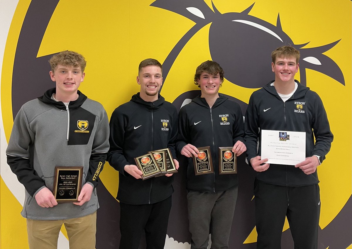 Congratulations to this year’s basketball award winners Tyler Connelly, Isaac Dearborn, Ryan Boyken, Zach Vanderpool. Team also earned section academic winner for 3rd straight year at 3.78!