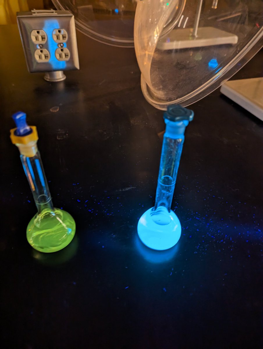 Some fluorescence fun in the @ChemistryUNB analytical lab today, analyzing curcumin in turmeric. Left in ethanol, right in toluene.