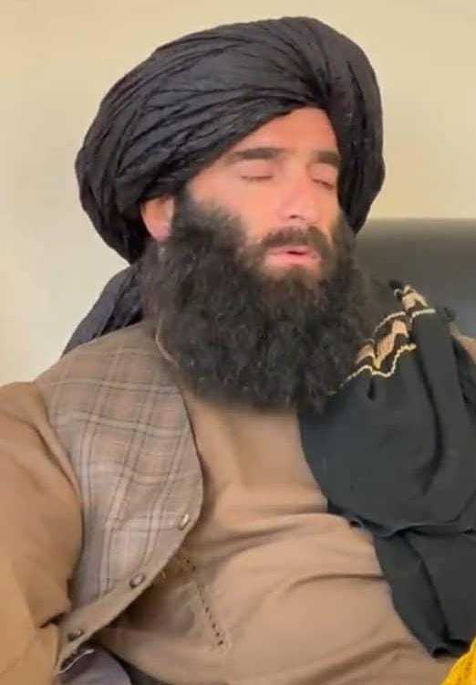 SodaysM's tweet photo. منفور ترین چهره تاریخ کشور 
حمید یکی از کسانی که ناموس خود( یعنی شهر ، میهن خود ) را به تروریستان اشغالگر طالب تسلیم کرد 
کسی که به مادر وطن خیانت کرد و باعث بشهادت رسیدند هزاران جوان پنجشیری شد https://t.co/h7oOxV5Rcq
