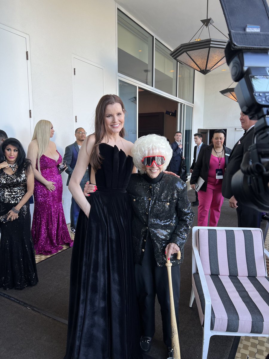brookekarzen's tweet photo. Inspiration meets the inspired.  95 year old Maybelle Blair - former All-American Girls Baseball League meets the one and only Dottie Hinson ⁦@glaad⁩ #glaadawards ⁦@GeenaDavisOrg⁩ https://t.co/3oaE1jMkMK