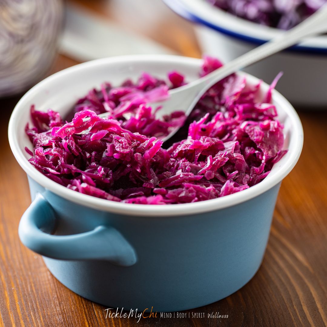 🥬Sauerkraut is fermented food rich in probiotics, which can improve digestion and boost your immune system. It is also loaded with vitamins C and K, and antioxidants that can help reduce inflammation in the gut. #Sauerkraut #FermentedFoods #GutHealth #Probiotics