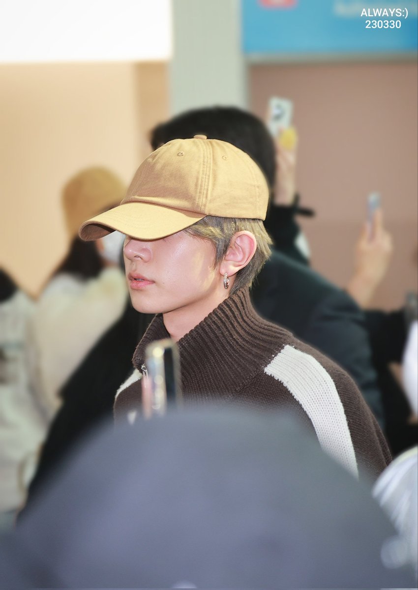 alwaysyoulhs's tweet photo. 230330 ICN
The side profile Chapter 8 📸
벌써 3월의 마지막 날이야 😲
내 최애 희승이랑 이픈이들 화이팅하자 ❤️‍🔥❤️‍🔥🫶☺️
#HEESEUNG #희승 #ヒスン 
#ENHYPEN_HEESEUNG 
#엔하이픈_희승💜
#ENHYPEN #엔하이픈 https://t.co/IBPXMeY2qz