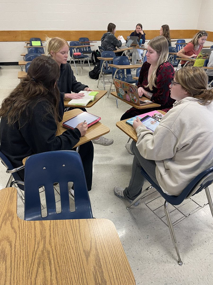 kessel_erin's tweet photo. Today was a great day in READ 3302, it was LITERATURE CIRLE DAY!! Love hearing the authentic conversations around these great books as students practice opportunities their future students may participate in! #practicewhatwepreach #READ3302 @EcuLehe https://t.co/TgHHb7W5jQ