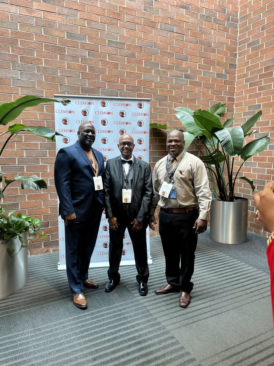 CarlaWpe's tweet photo. Always a good time at the #ClemsonMOC seeing fellow comrades and friends made at this summit! 💜🧡💜🧡 https://t.co/yQ5Gq1YtGV
