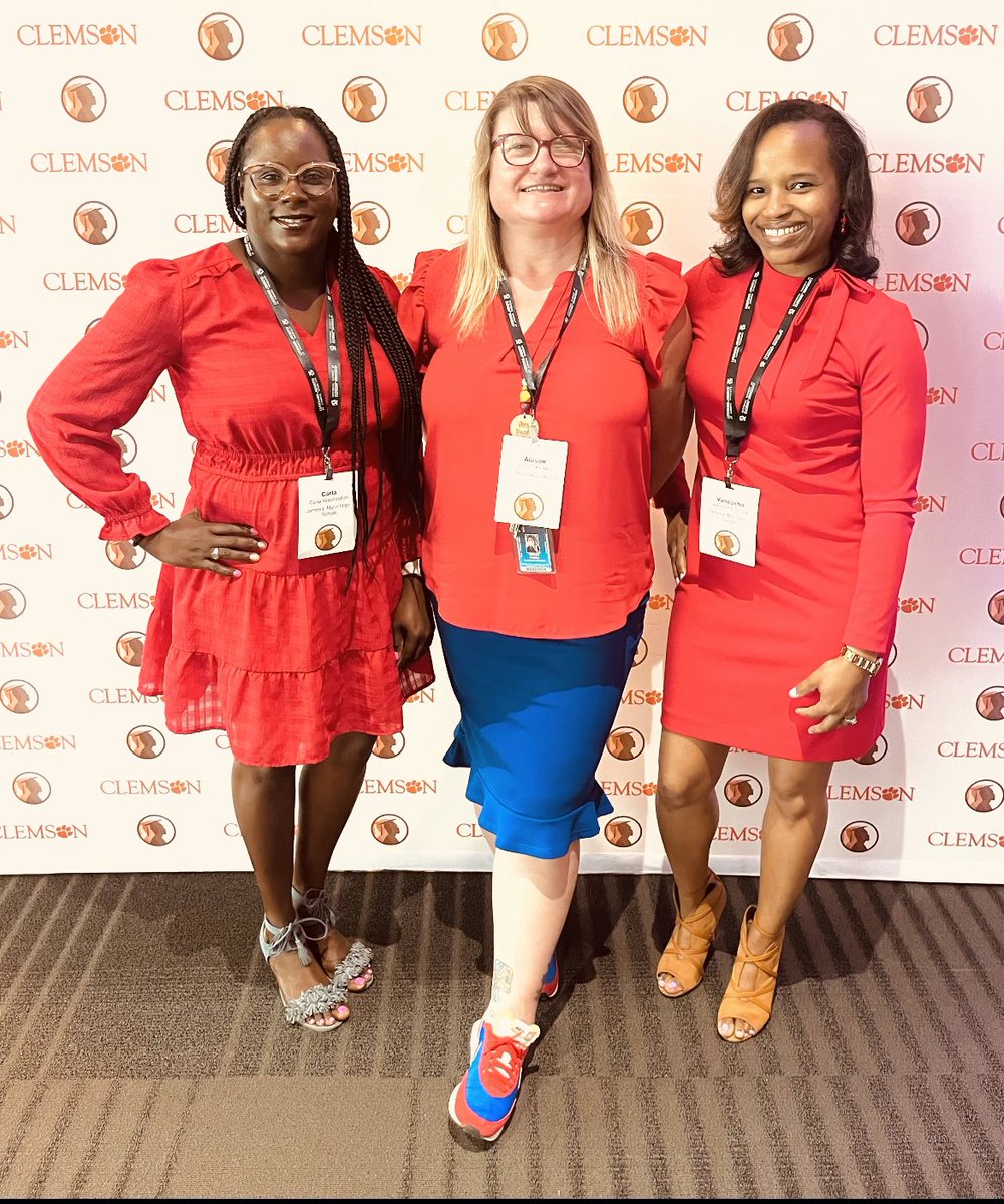 CarlaWpe's tweet photo. Always a good time at the #ClemsonMOC seeing fellow comrades and friends made at this summit! 💜🧡💜🧡 https://t.co/yQ5Gq1YtGV