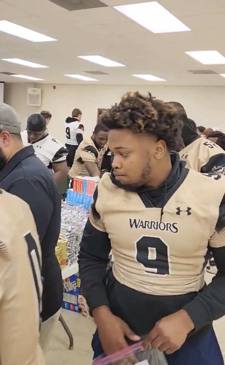 BiloxiFB's tweet photo. @Brxeden_ helping the @ECCCAthletics football program in relief efforts for Tornado victims. #BlxIndianNation | #OneTribe https://t.co/lX5syCtUeJ