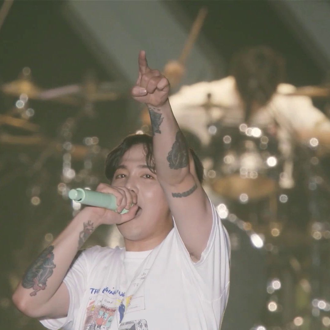 ____19san's tweet photo. Nothing else can compare to seeing FT so happy performing together on stage like this. https://t.co/rTB7NbxETa