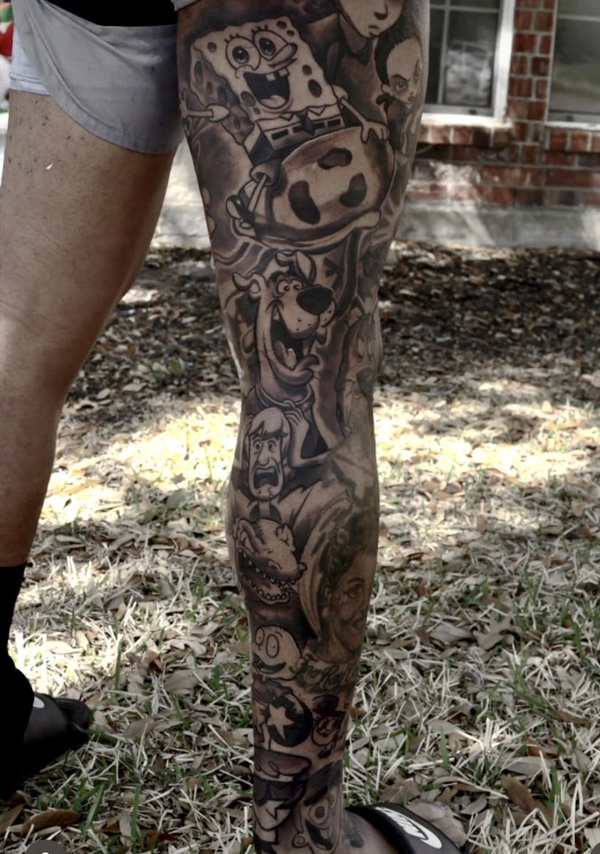 jonmachota's tweet photo. Cowboys RB Tony Pollard with a new tattoo leg sleeve via Onder Ink (same group that recently did work for Dak Prescott and CeeDee Lamb) https://t.co/iwlwvw8YjI https://t.co/nRgNDf8yeG