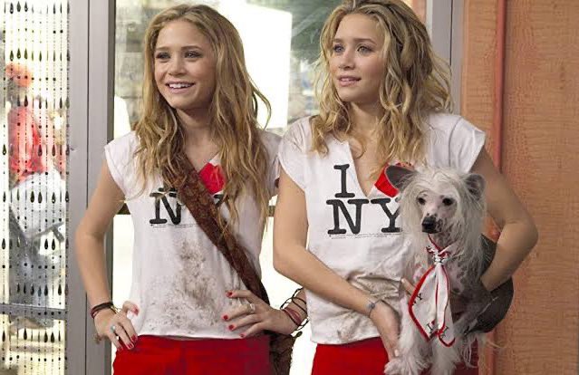 vaidesmaiar's tweet photo. Tava pensando que quem nasceu nos anos 2000 não tem ideia do sucesso que eram as irmãs Mary-Kate e Ashley Olsen https://t.co/lePAdWUlaR