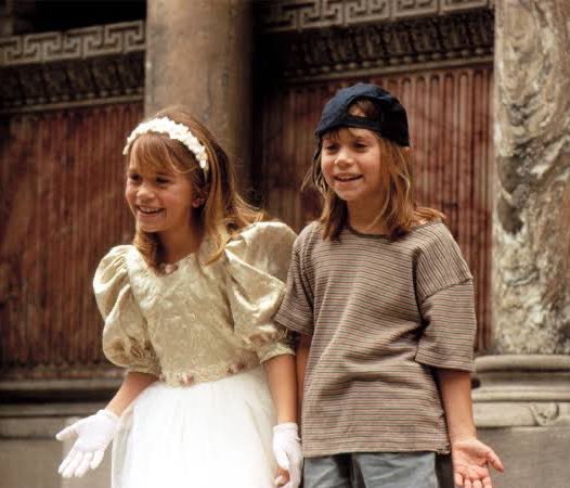 vaidesmaiar's tweet photo. Tava pensando que quem nasceu nos anos 2000 não tem ideia do sucesso que eram as irmãs Mary-Kate e Ashley Olsen https://t.co/lePAdWUlaR