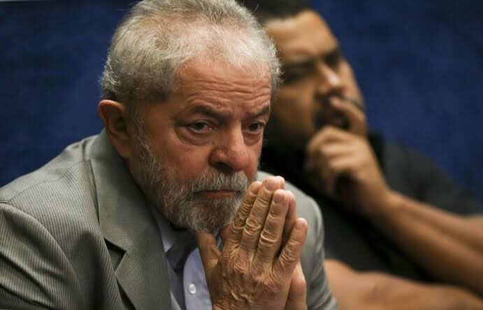 PolticaDVerdade's tweet photo. Pedido de impeachment de Lula com 33 assinaturas de deputados é apresentado; 

Parlamentares acusam petista de suposto crime de responsabilidade e ingovernabilidade https://t.co/81cIaX4OPP