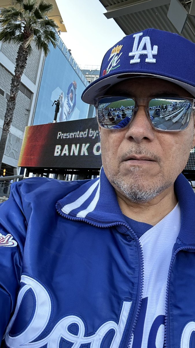 roblespan's tweet photo. #ITFDB #OpeningDayInLA #HereToPlay https://t.co/Mgmn7XNAft