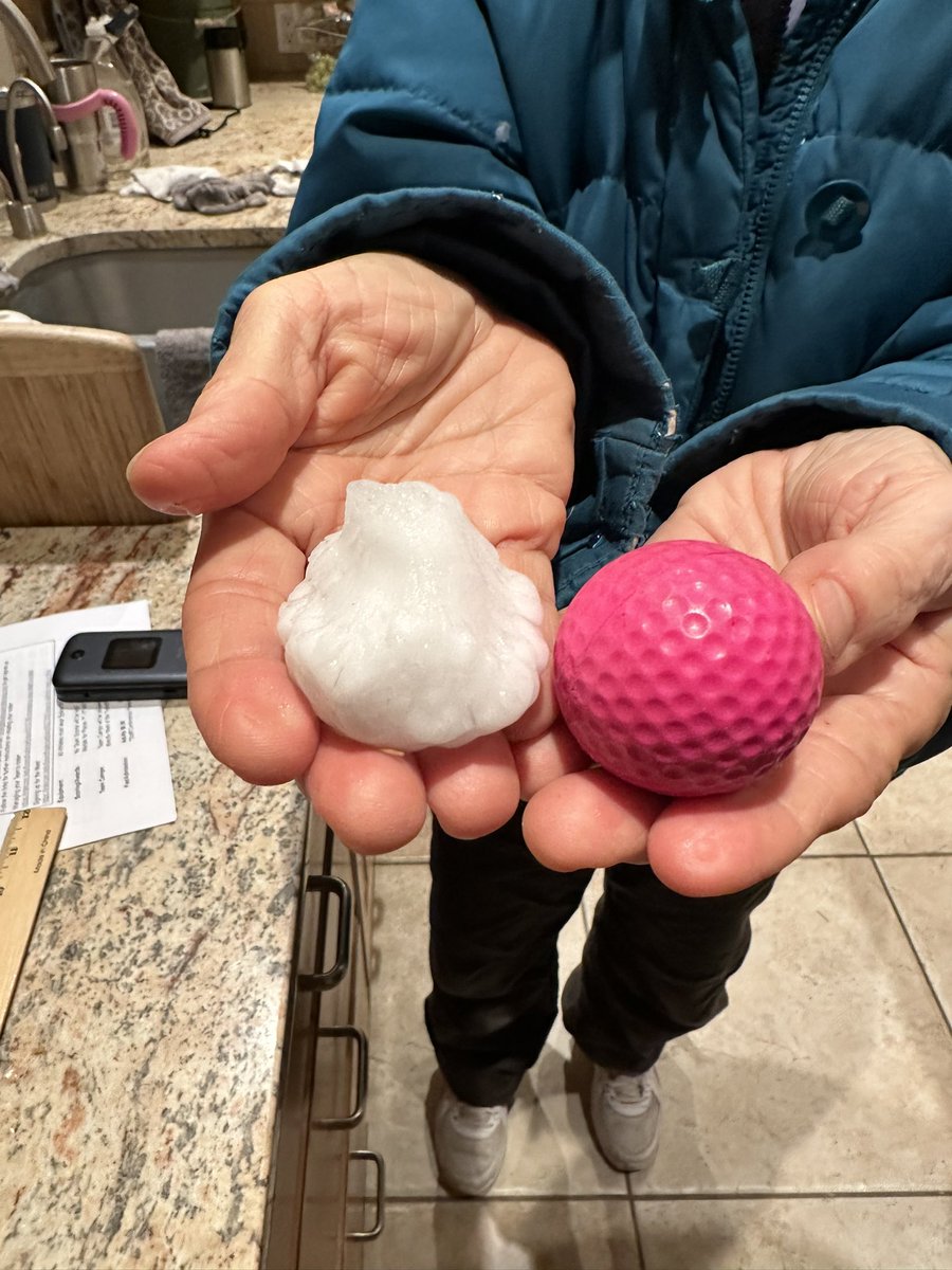 Getting wild hail in Ord rn