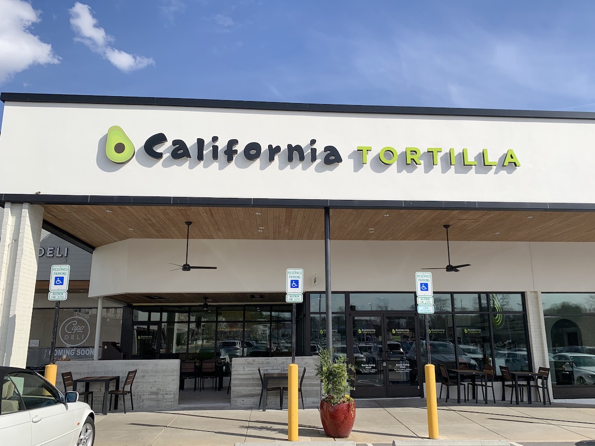 StoreReporter_'s tweet photo. This week in Store Reporter: 
⌚️💍@LBJewelers Liljenquist &amp; Beckstead is more than doubling its presence at @WestfieldMON mall.
🌮#CalTort reopens, #Lahinch space starts renovations, &amp; more at @CabinJohnVillage. 
It's all here:
https://t.co/xx8UDDMAGl https://t.co/ZzHJmFhmGN