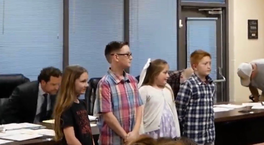 So proud to watch some <a href="/DMSDragons/">DicksonMiddleSchool</a> be celebrated for their accomplishments tonight at the <a href="/DCS_TN/">Dickson Co Schools</a> board meeting! Also got to watch some special <a href="/VanleerE/">Vanleer Elementary</a> Wildcats say the pledge! Proud of DC students!