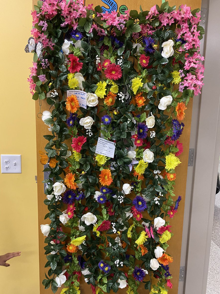 chalkandgrace's tweet photo. @OldHundredES had our first ever Student Showcase. What a magical night for K-2!! We prepared our rooms to showcase all of our learning for family so far. The halls were decorated and STEAM activities flooded the school. #HaskinsCadets🚀 #oneccps💚💙 @MrsRedd7 @Oh_ArtStudio https://t.co/MFAHpQOswg